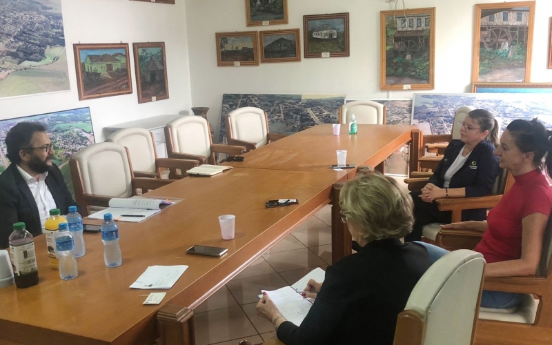 Pranchita recebe comitiva Fomento PR