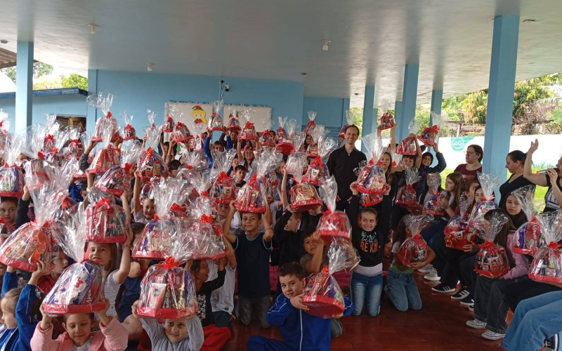 Allikon Equipamentos Agrícolas realiza doação de cestas para alunos da Escola Municipal Márcia Canzi Malacarne