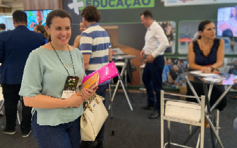Secretária Ana Cláudia Canzi marca presença em Foz do Iguaçu no evento Paraná Mais Cidades