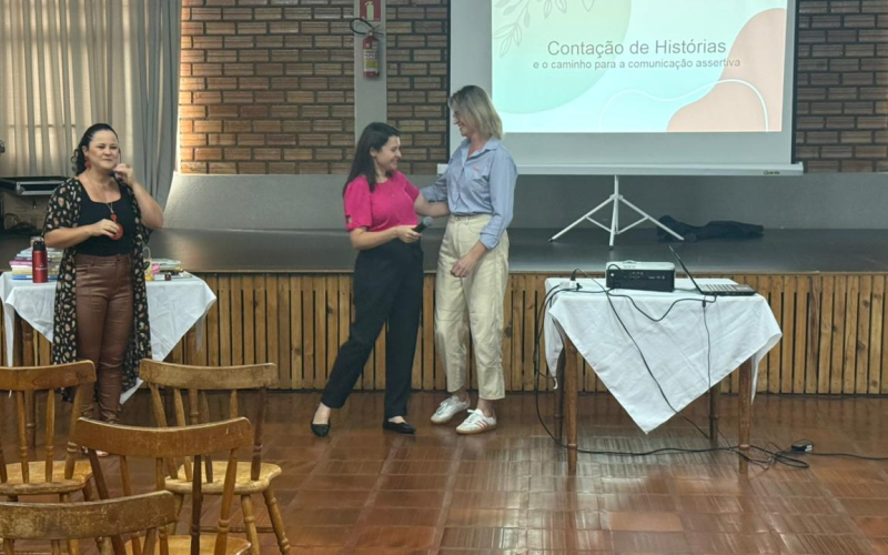 Pranchita realiza atividade de capacitação em Contação de Histórias para educadores