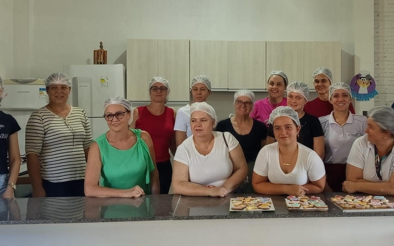 Assistência Social promove curso com a parceria do SEBRAE de biscoitos finos decorados