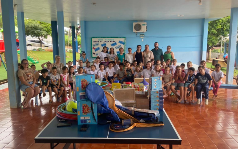 Rotary Club de Pranchita realiza entrega de brinquedos educacionais na Escola Márcia Canzi Malacarne