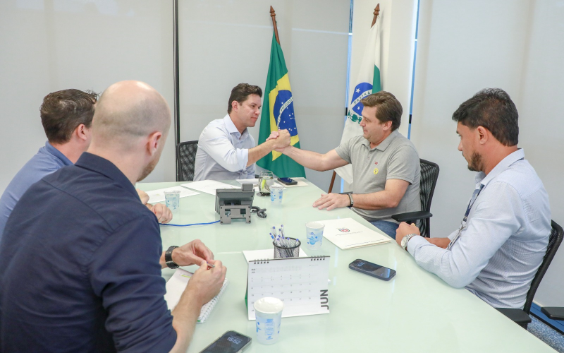 Reunião em Curitiba Garante Verba para Asfaltos em Pranchita