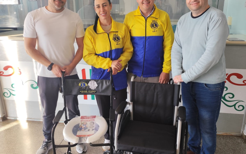 Lions Clube de Santo Antônio do Sudoeste e Pranchita realiza doação de cadeiras à Fundação Hospitalar da Fronteira
