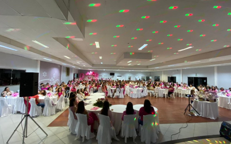 Mais de 350 mulheres participam da Noite Outubro Rosa em Pranchita
