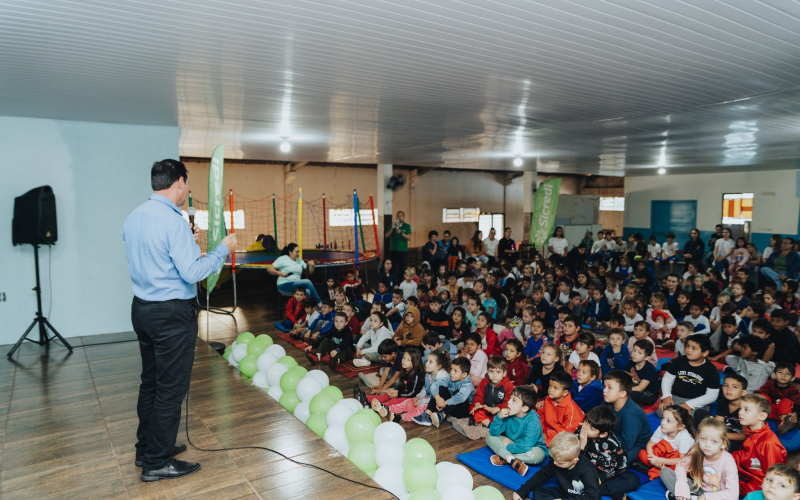 Projeto Caravana Kids leva educação financeira e valores sustentáveis à Escola Municipal Davi Canzi
