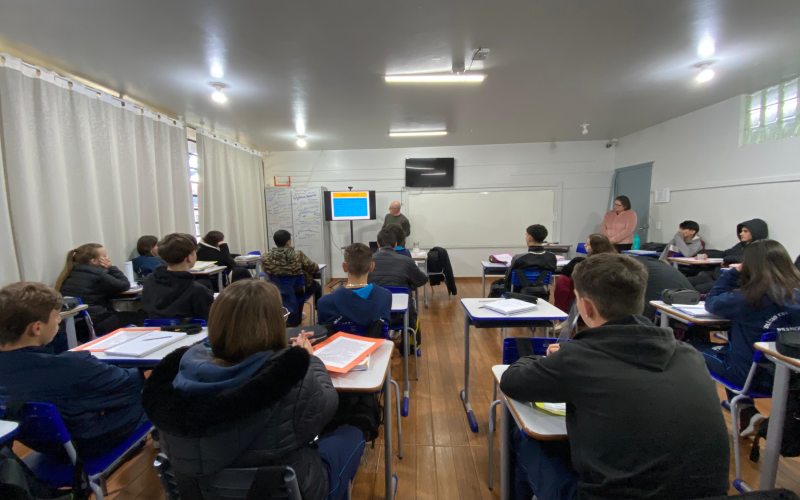 Palestra com o Secretário de Agricultura destaca preservação ambiental no Colégio Estadual Júlio Giongo