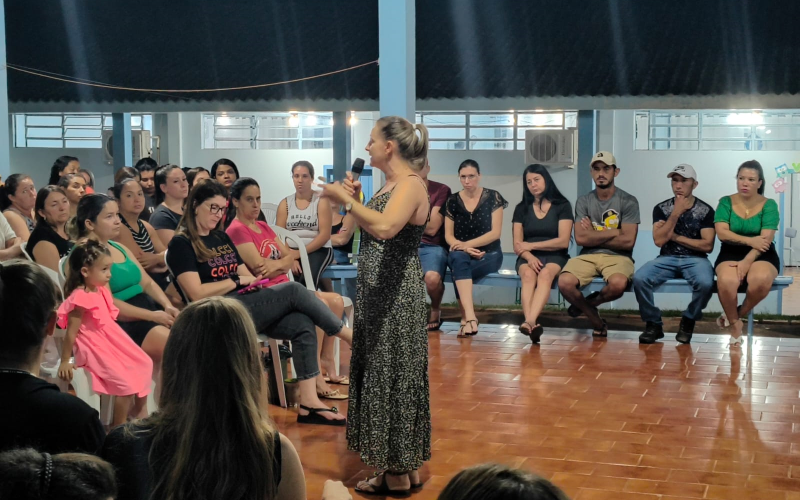 Escola Municipal Márcia Canzi Malacarne realiza reunião de pais e posse da nova diretoria da APMF