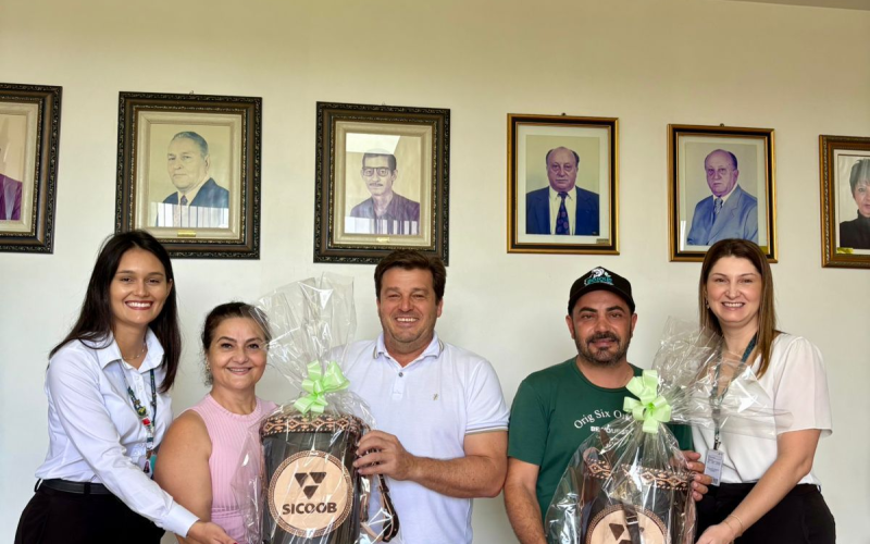 Administração Municipal recebe visita de representantes da cooperativa Sicoob Vale Sul no Gabinete do Executivo Municipa
