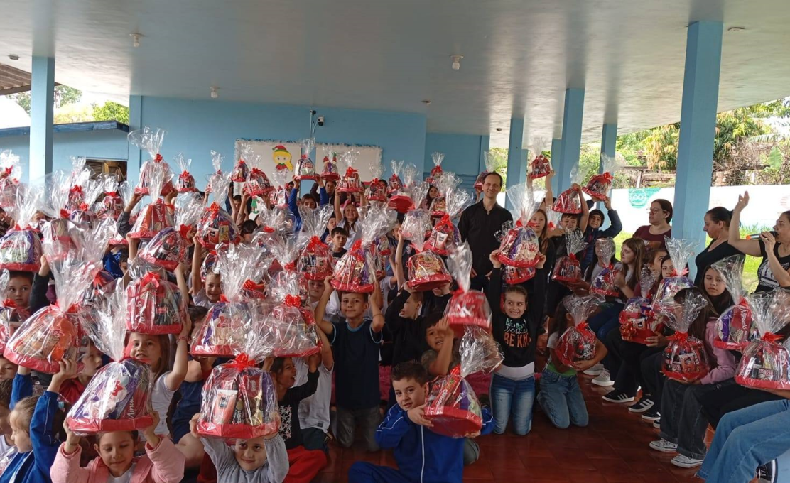 Allikon Equipamentos Agrícolas realiza doação de cestas para alunos da Escola Municipal Márc...