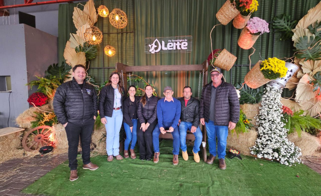 Secretaria de Agricultura de Pranchita participa da 10ª Via Tecnológica do Leite em Francisco...