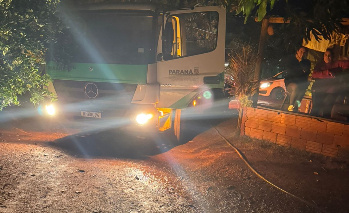 Incêndio destrói Garagem de residência durante a madrugada em Pranchita, nas proximidades da ...