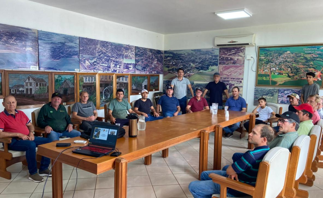 Reunião reúne apicultores e debate fortalecimento da atividade no município