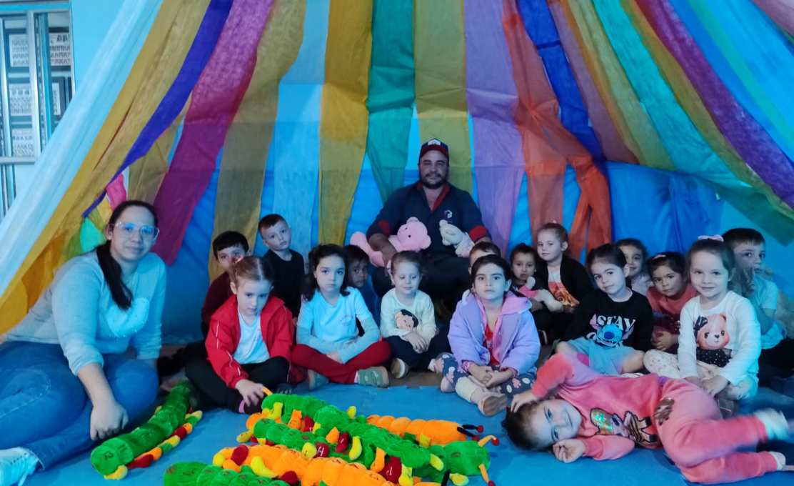 Projeto “Família Contando História” tem início no CMEI Emília Zaleski Furlan com partici...