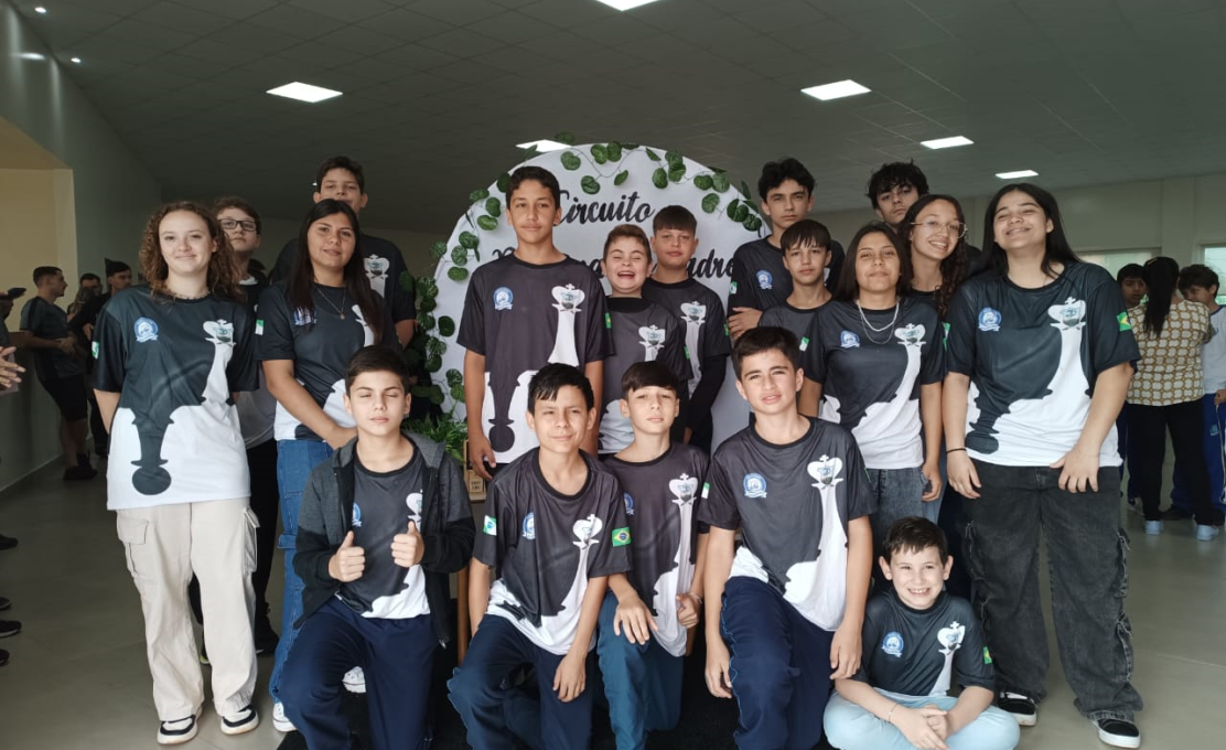 Alunos de Pranchita participam da etapa final do 4º Circuito Regional de Xadrez em Santo Antôn...