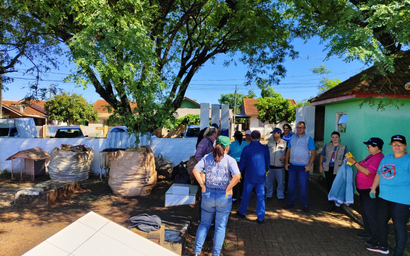 “Exército do Bem” realiza ação de limpeza no Cemitério Municipal em combate à Dengue e outras endemias