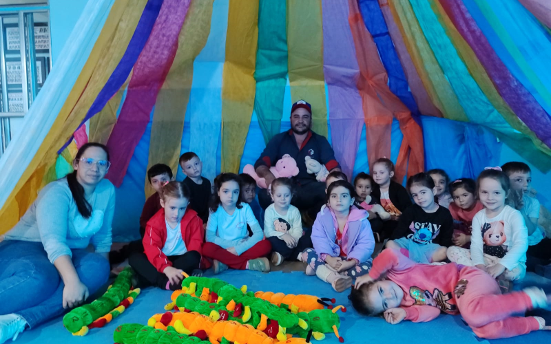 Projeto “Família Contando História” tem início no CMEI Emília Zaleski Furlan com participação especial de pais
