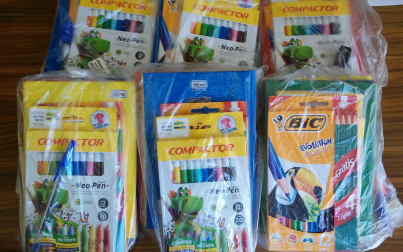 Assistência Social entrega materiais escolares